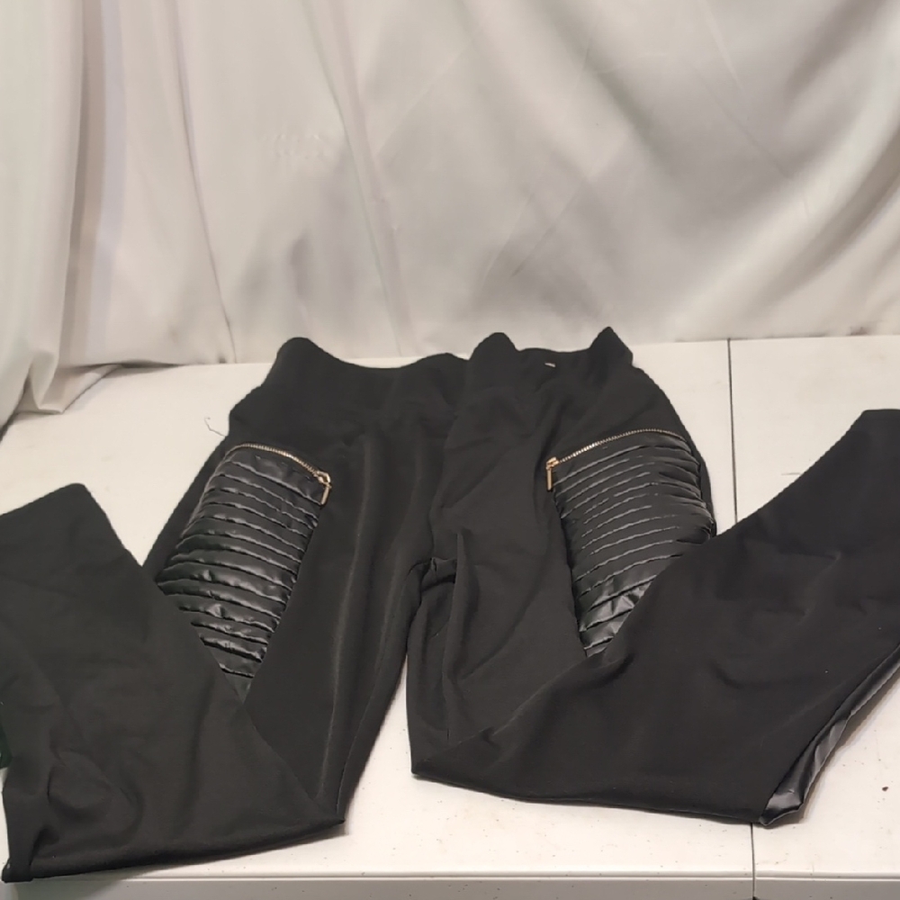 CBR Black Ankle Length Leggings with Ribbed Detail Size Medium